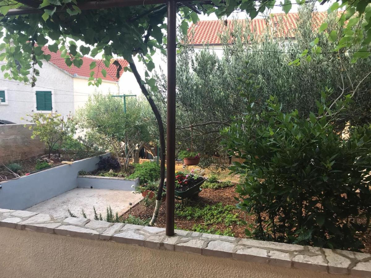 Apartmani Katarina Bol Exterior photo