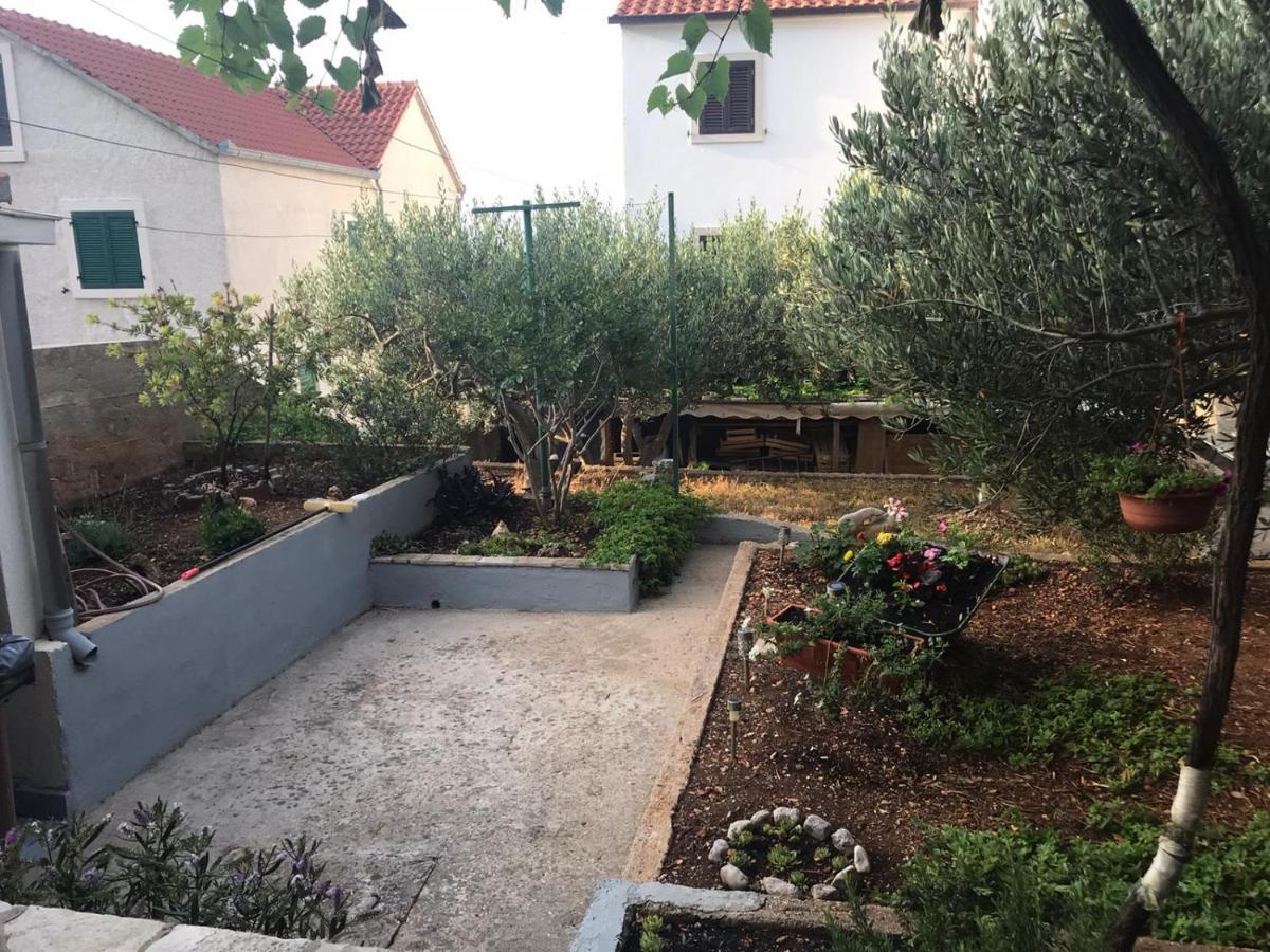 Apartmani Katarina Bol Exterior photo