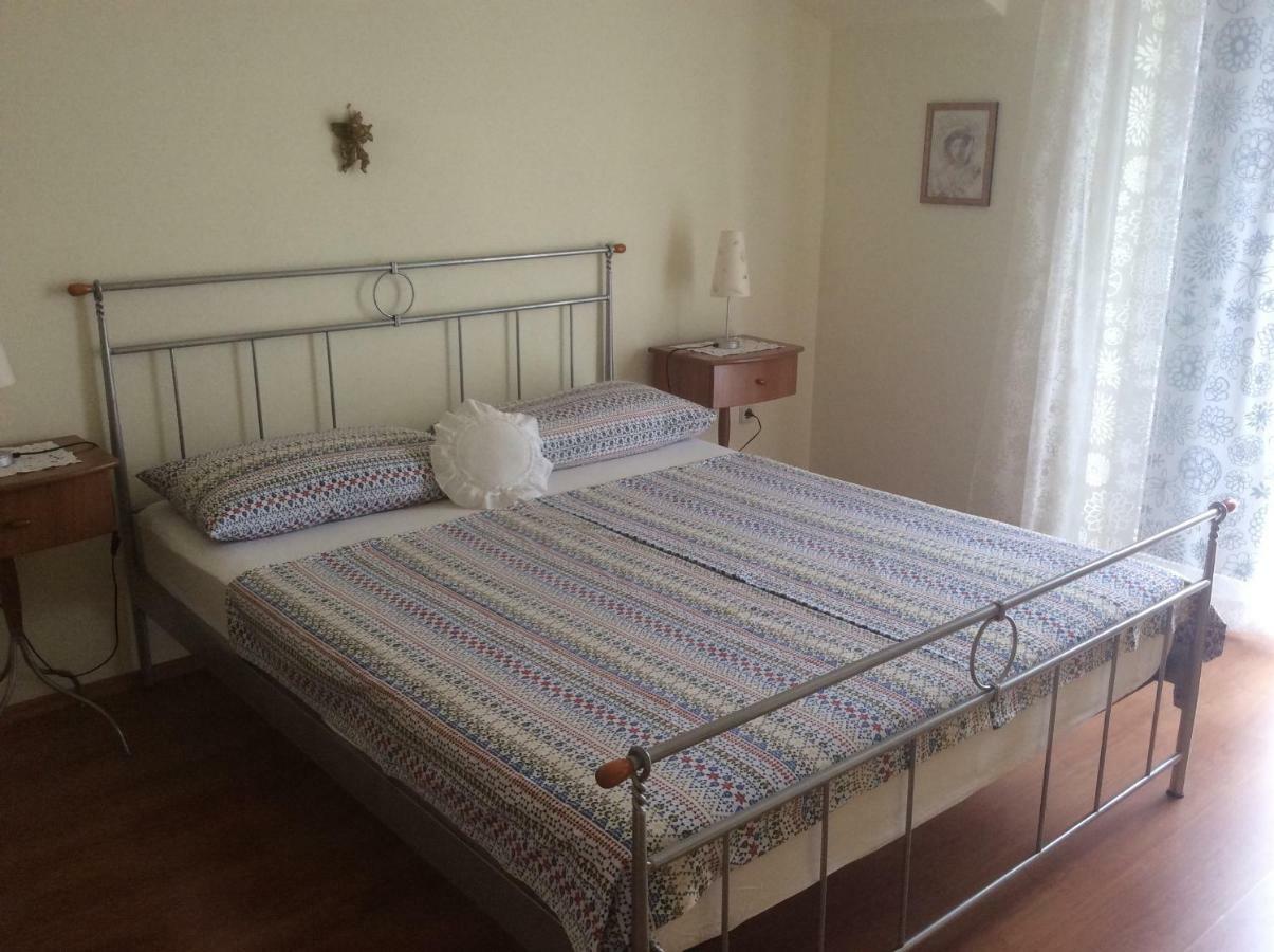 Apartmani Katarina Bol Exterior photo