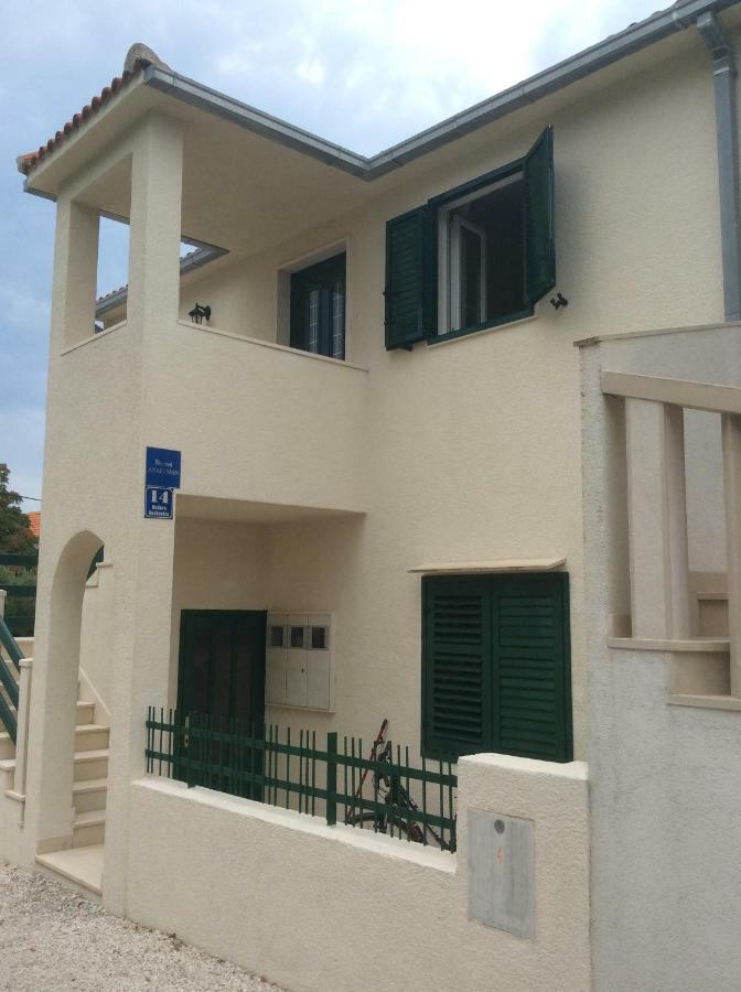 Apartmani Katarina Bol Exterior photo